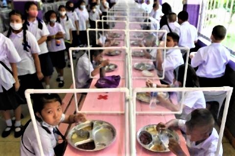 pict-Wichuthit school in Bangkok.jpg