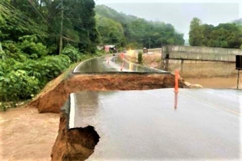 pict-between kilometre makers 32 and 36 in Doi Saket 2.jpg