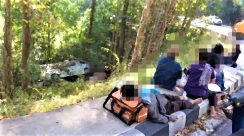 pict-off Doi Inthanon road,.jpg