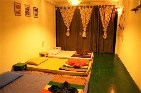 pict-room-domitory-women.jpg