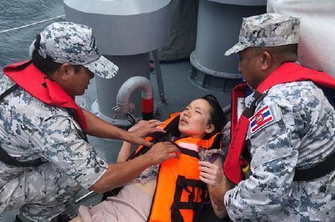 pict-shipwrecked Phuket .jpg